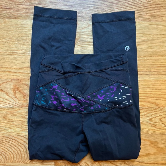 Lululemon black with purple waistband leggings size 2 - Picture 3 of 4